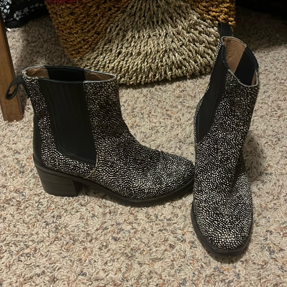 Super Cute Uggs - image 1